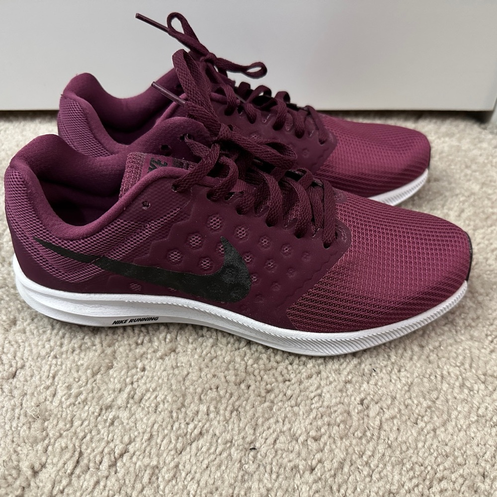 Women’s Nike Sneakers Size 8
